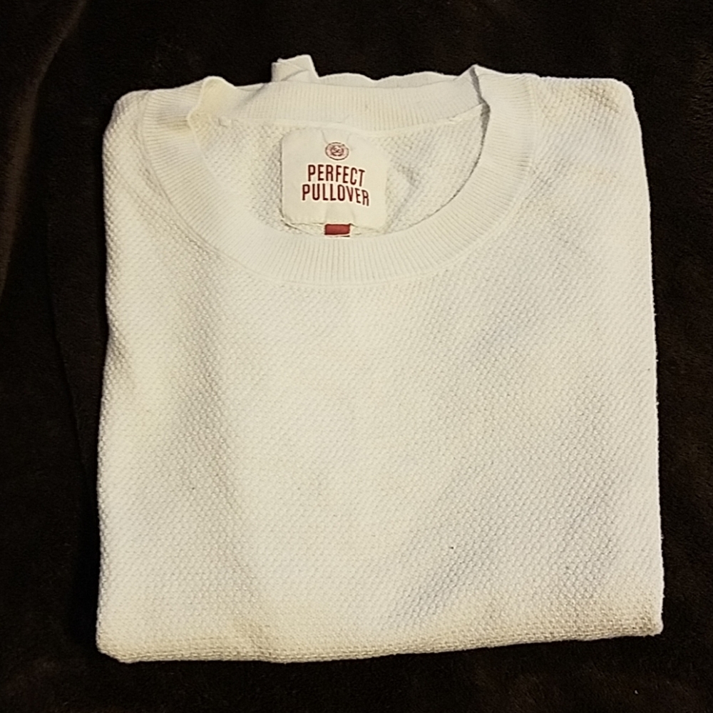 White pullover